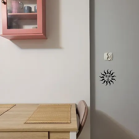 Klimatyczna Kawalerka Z Dużą Ilością Kwiatów