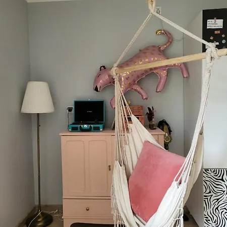 Klimatyczna Kawalerka Z Dużą Ilością Kwiatów Apartament