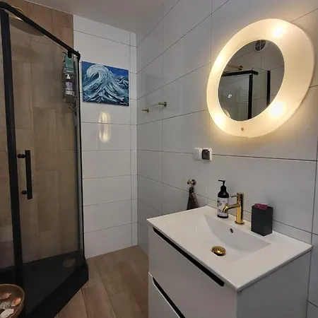 Klimatyczna Kawalerka Z Dużą Ilością Kwiatów Apartament